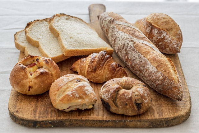 キッチンカーでパンを移動販売するには？必要な資格やメリット・デメリットとは？