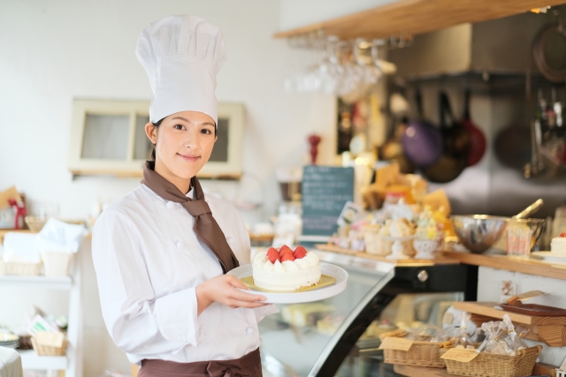 キッチンカーでスイーツの人気店になろう！開業に必要な資格や設備とは？