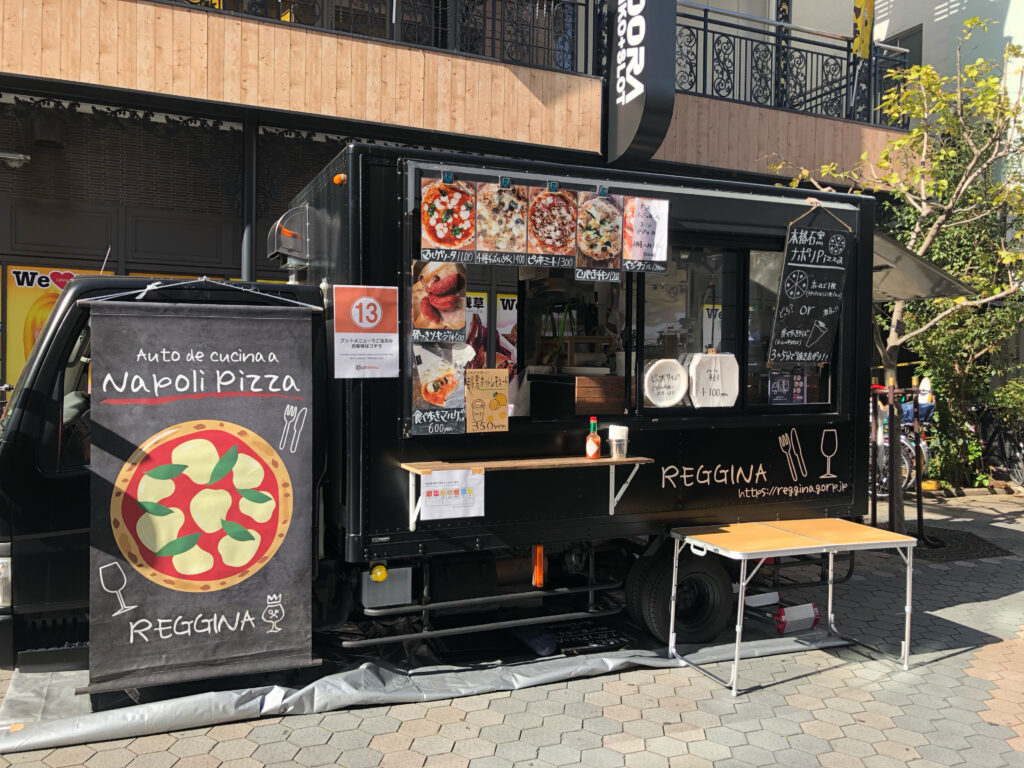 キッチンカーの集客に効果的なタペストリーについて解説 メリットや素材 製作のポイントとは ケータバンク株式会社 キッチンカーの総合商社 キッチンカーの集客に効果的なタペストリーについて解説 メリットや素材 製作のポイントとは ケータバンク株式会社 キッチンカーの総合商社