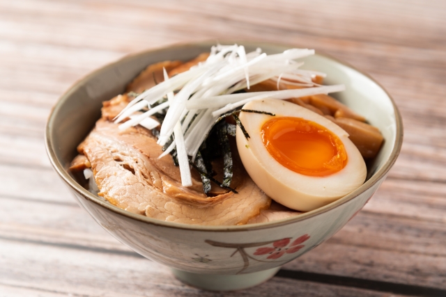 キッチンカーの丼もの屋開業!開業資金・メニュー・売上アップのポイントを紹介! - ケータバンク株式会社 - キッチンカーの総合商社