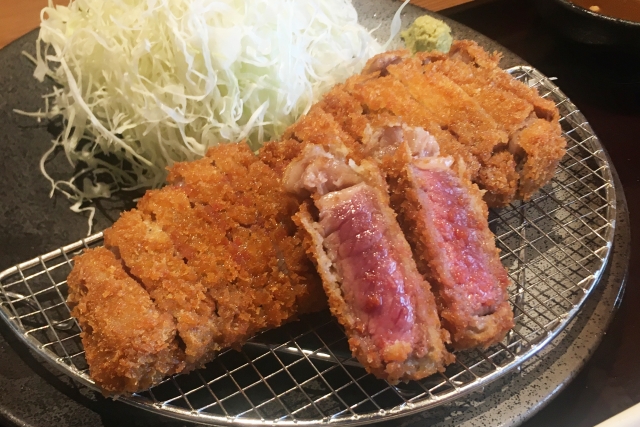 キッチンカーで牛カツ屋を開業しよう！開業に必要な資格と成功のポイントを解説します