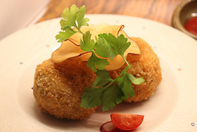 キッチンカーのライスコロッケ屋を開業するには？必要な設備と資格を学ぼう