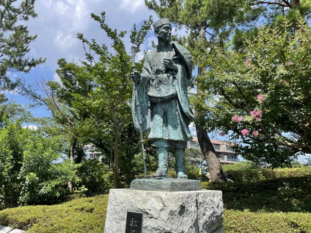 草加市でキッチンカーを製作して開業するにはどうすればいいのか？