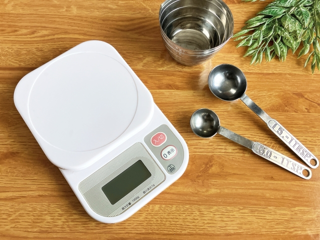 キッチンカーで使いやすい調理器具とは？選び方を種類別に解説！【キッチンスケール(はかり)編】